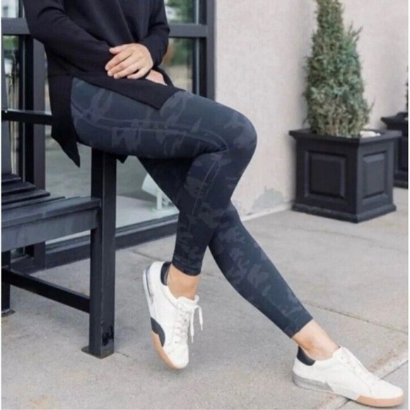 NWT SPANX Look at me now leggings M - Picture 3 of 9